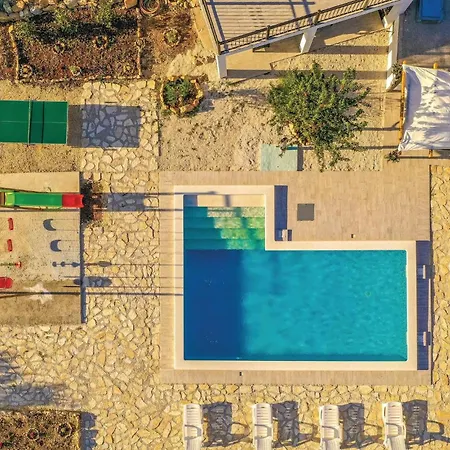 بيت للعطل Two-bedroom In